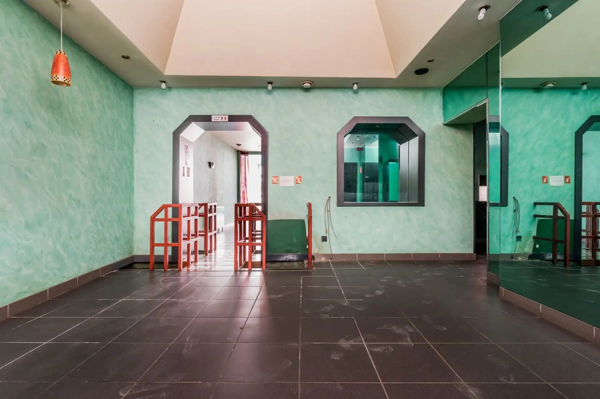 Handelspand met grote etalage op een toplocatie aan de Grote Markt te Mechelen! foto 8