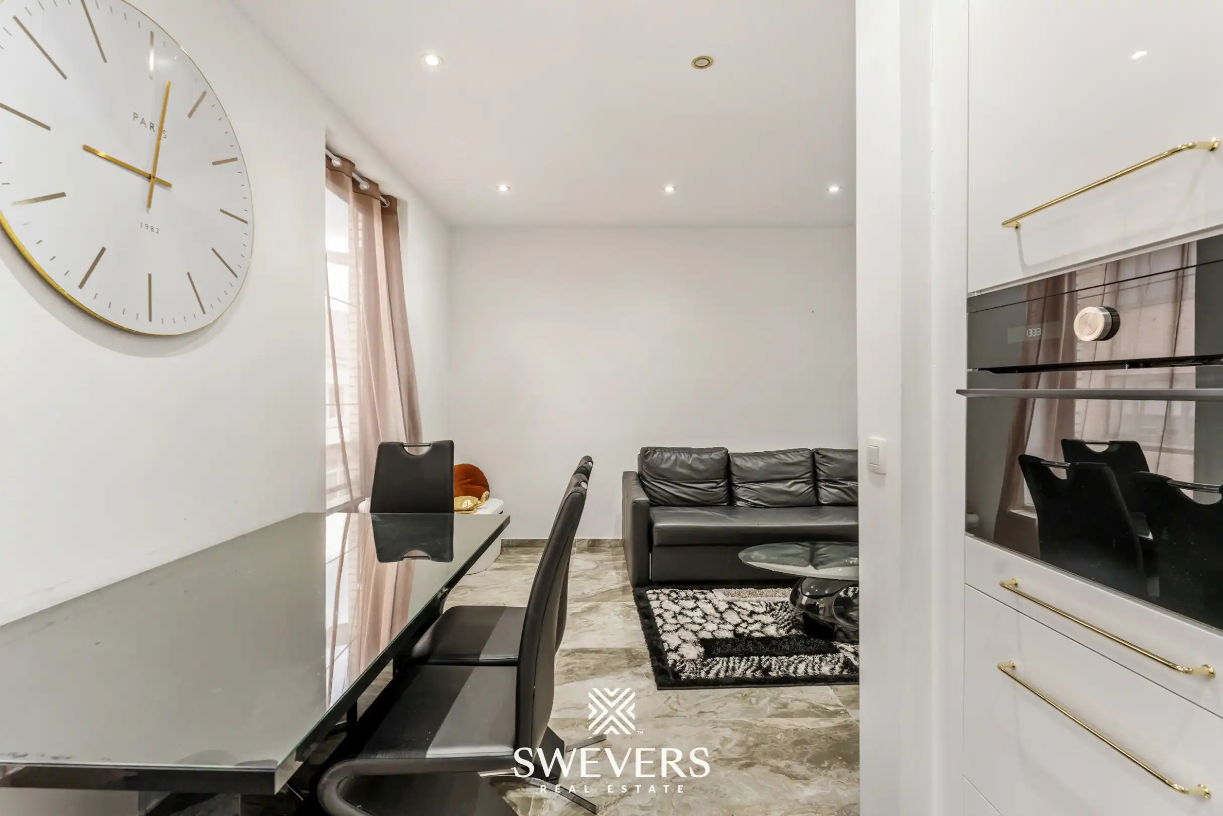 Handelspand met duplexappartement op centrale ligging in Sint-Truiden – volledig gerenoveerd in 2023 foto 22