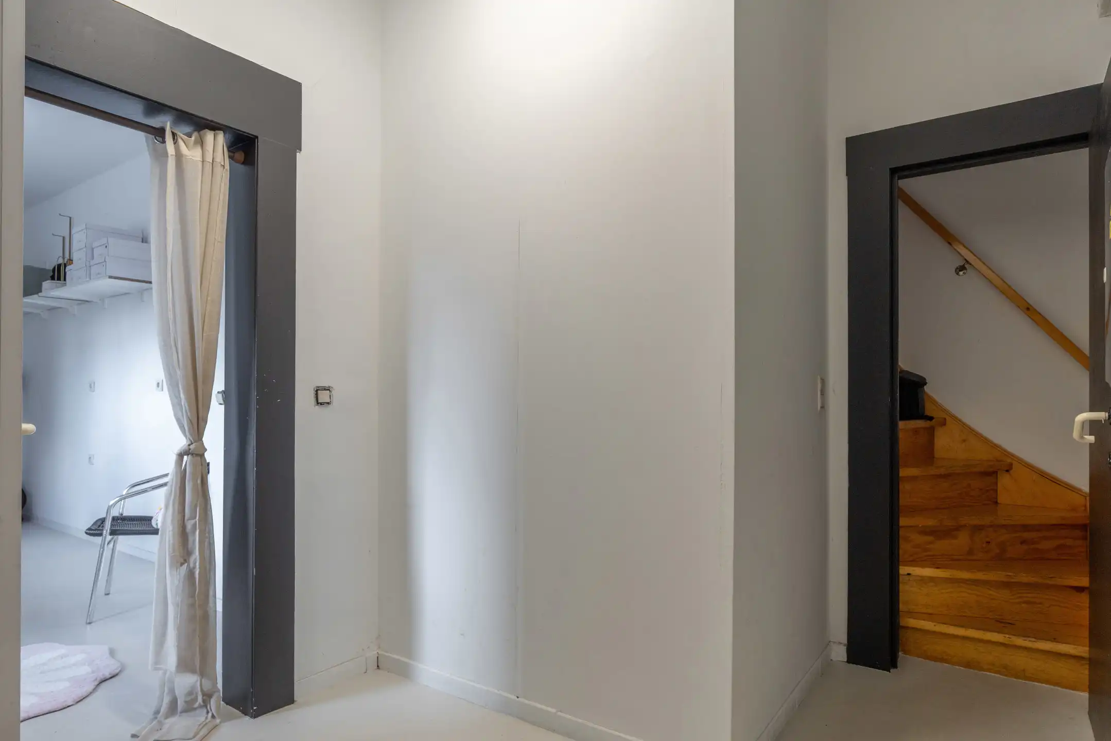 Voormalige winkel met garage, mogelijkheid tot 3 slpk woning foto 12