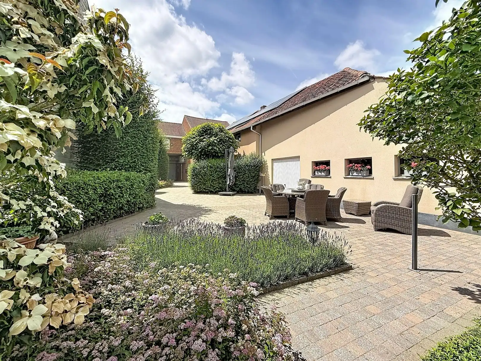 Ruime woning met extra woon- of werkpotentieel  foto 3