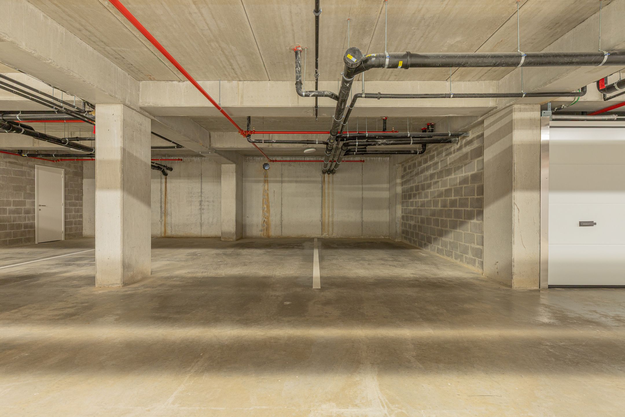 BURST - Ondergrondse staanplaats op centrale ligging! foto {{pictureIndex}}