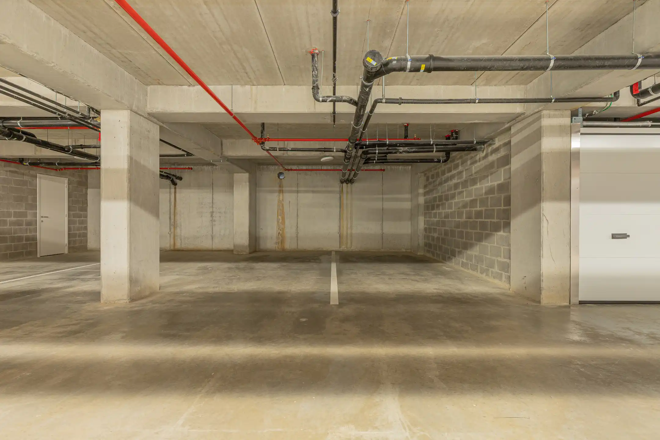 BURST - Ondergrondse staanplaats op centrale ligging! foto {{pictureIndex}}