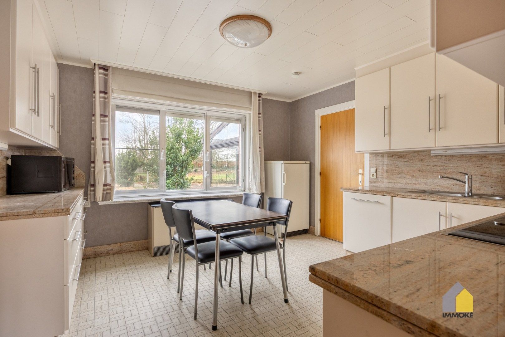 Neeroeteren: Op te frissen, vrijstaande woning op 8 a 53 ca met 5 slpks. foto 6