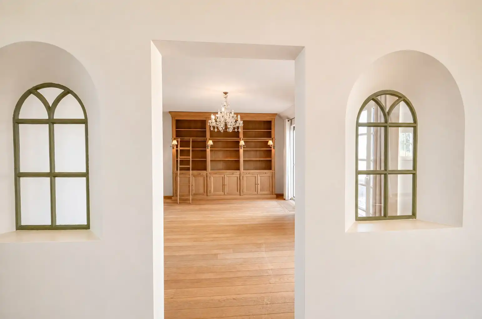 Tijdloze villa met uitzonderlijke vergezichten op een residentiële locatie. foto 16