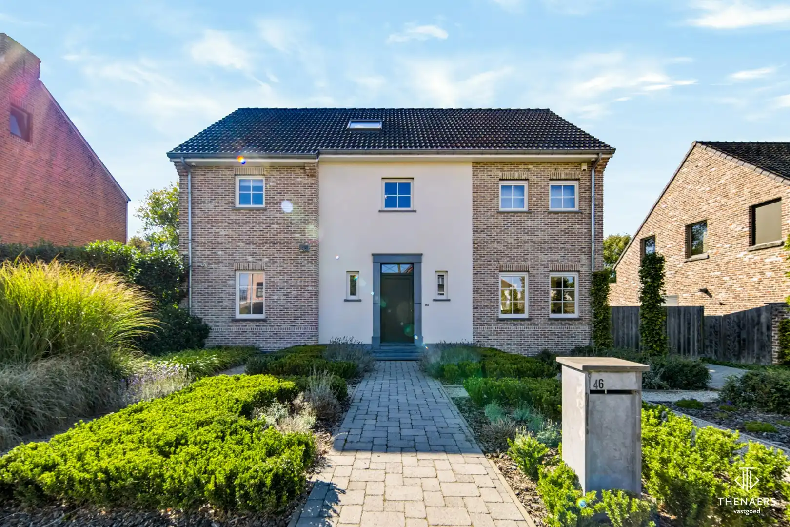 Ruime en karaktervolle woning met 4 slaapkamers, 2 badkamers en prachtige tuin – optioneel met achterliggende weide. foto 2