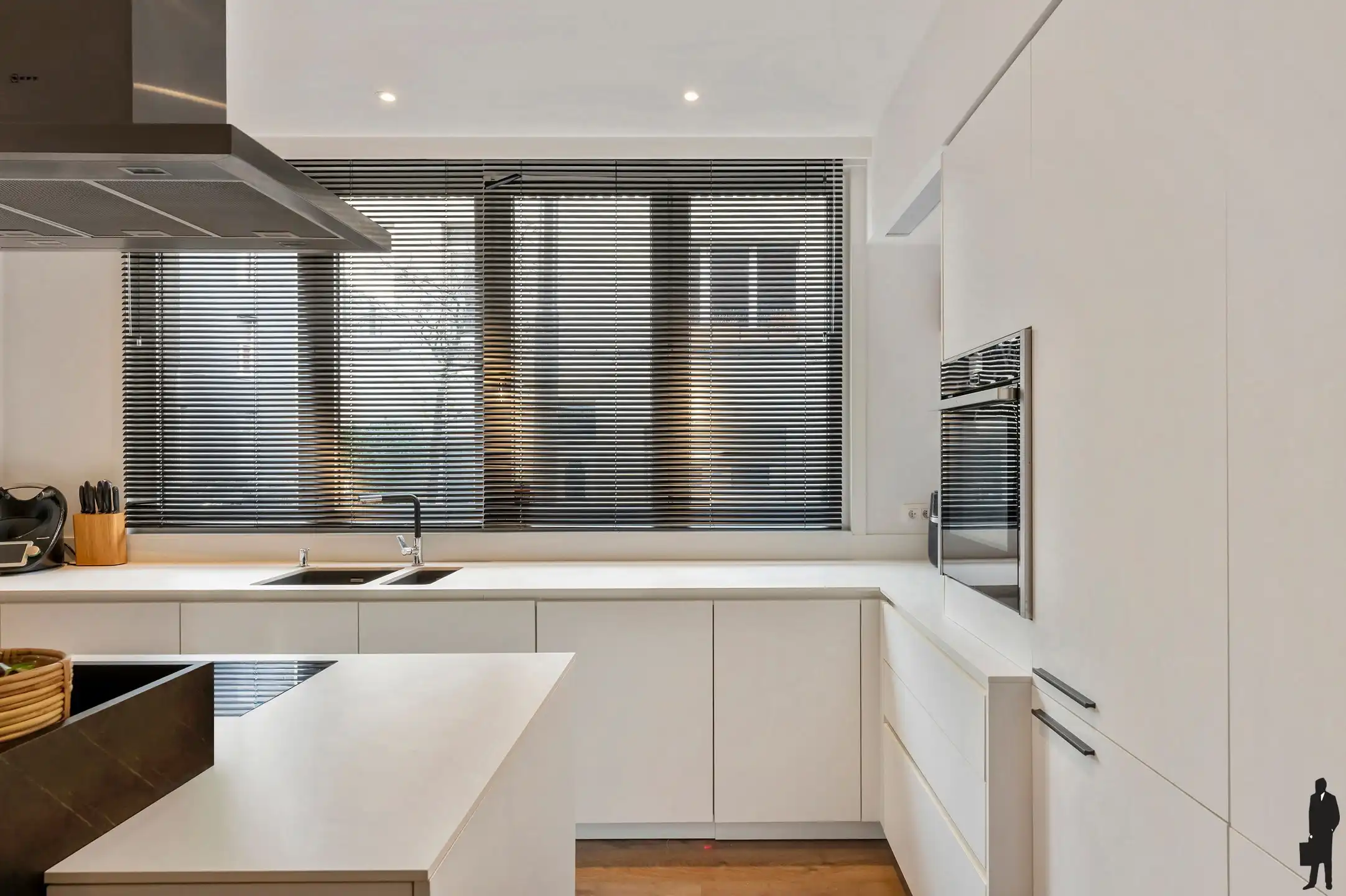 Instapklaar ruim gelijkvloers appartement in hartje Zurenborg foto 7