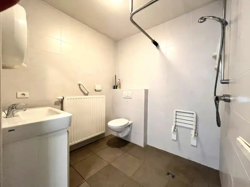 Woning met slaapkamer en badkamer gelijkvloers foto 13