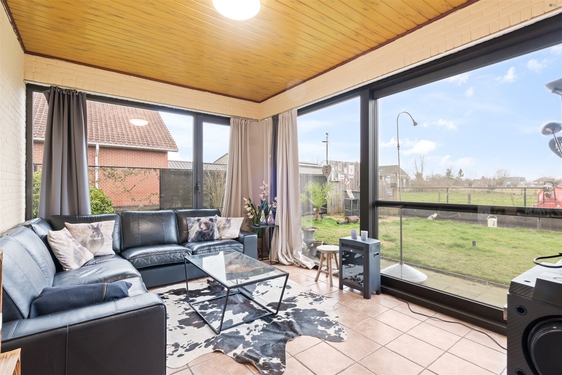 Ruime open bebouwing in landelijke straat op 595 m². foto 17