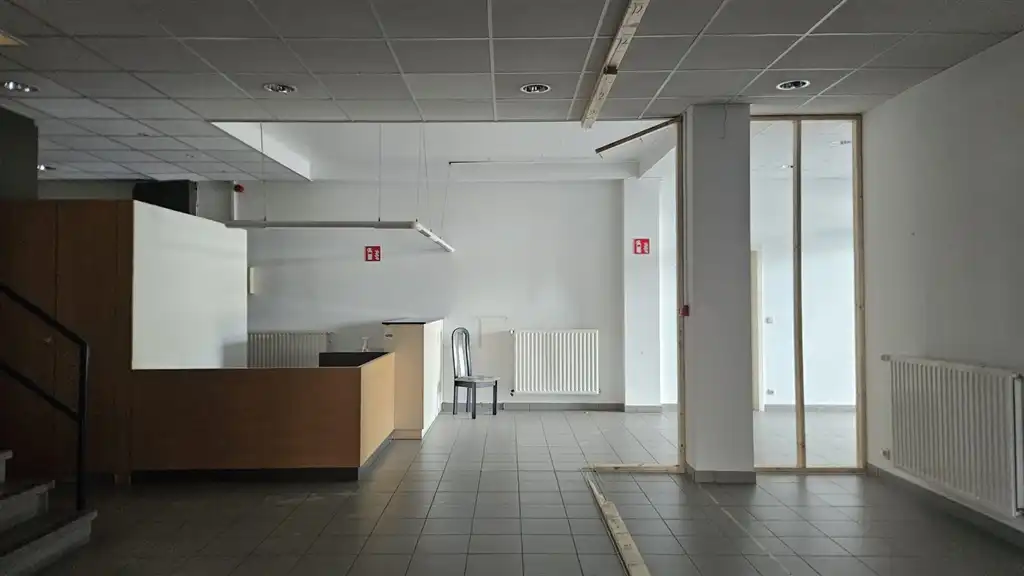 Semi-industriele magazijnen met kantoren. foto 7
