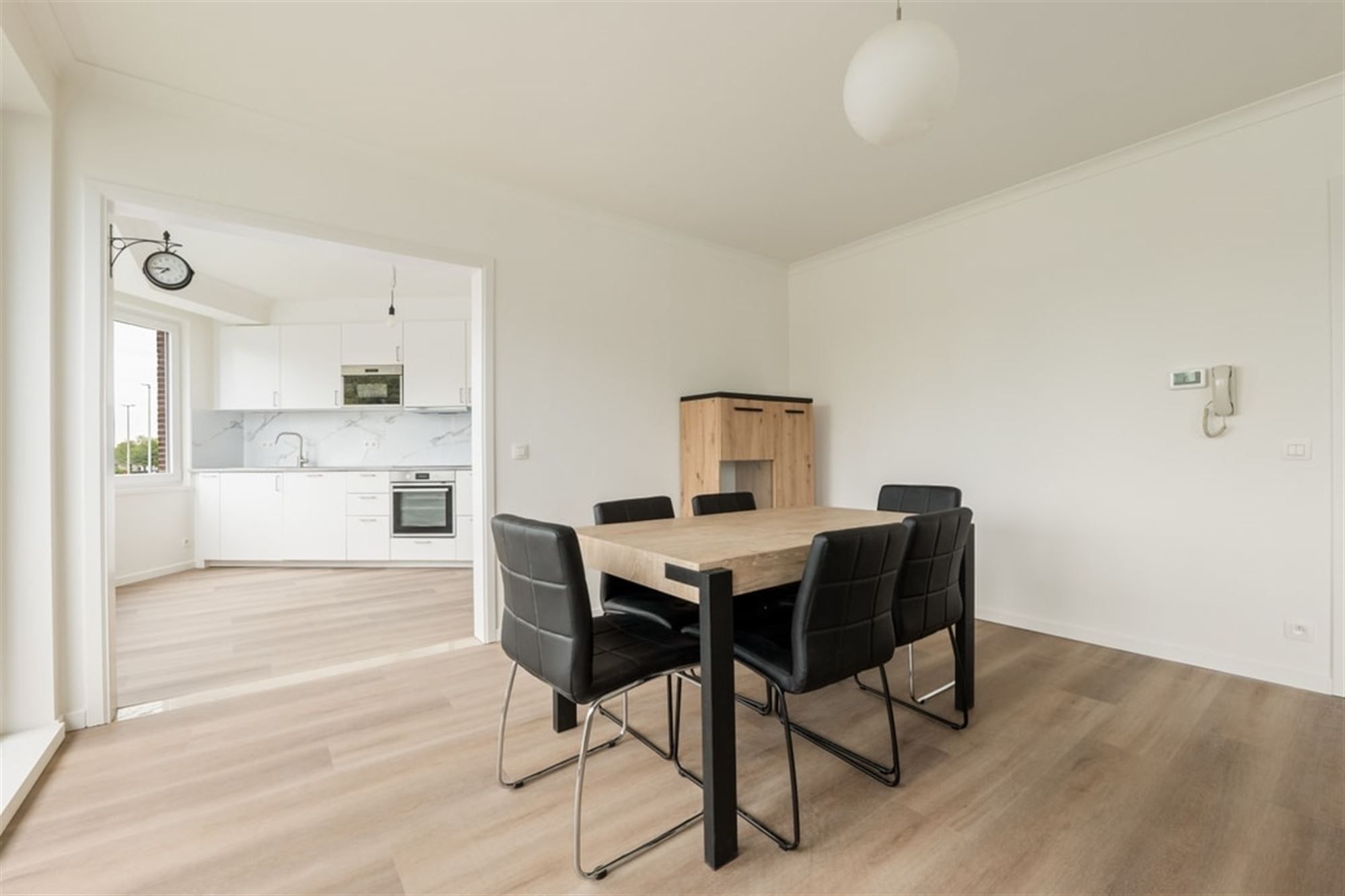 KNAP APPARTEMENT MET 2 SLKS EN PARKEERPLAATS VLAKBIJ HET CENTRUM VAN SINT-TRUIDEN  foto 8