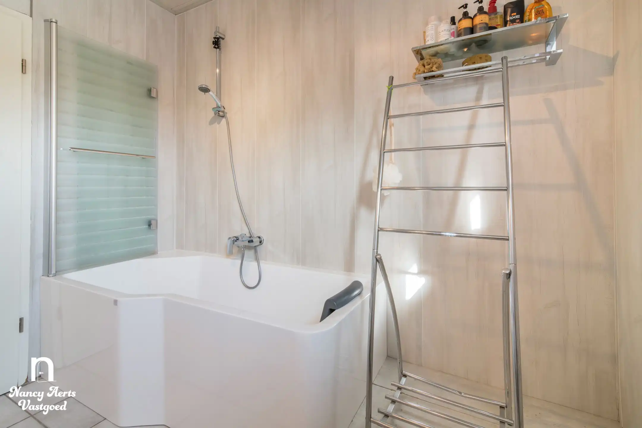 Ruime woning met multifunctionele kelder en prachtige tuin foto 17