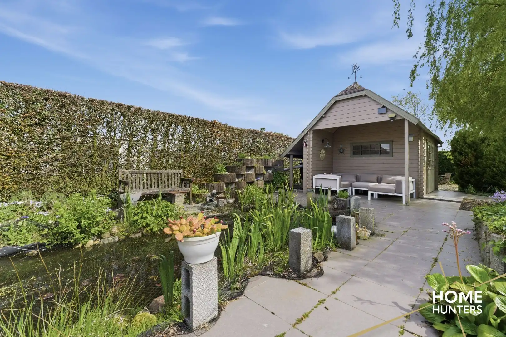 Instapklare villa met 5 slaapkamers, een ruime garage en een prachtige tuin te Dikkebus foto 32