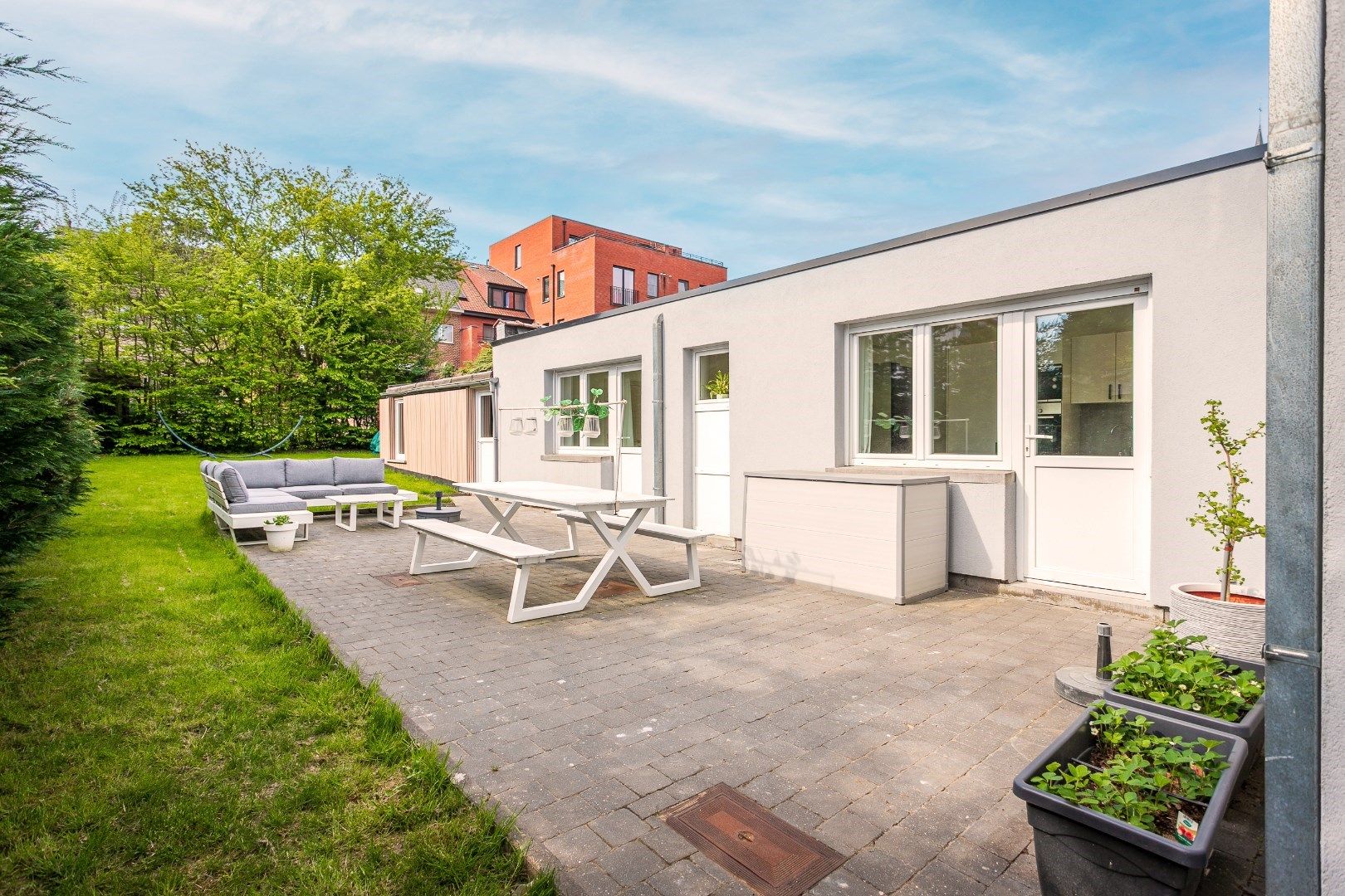 Instapklare woning te Dworp met 5 slkp., garage en tuin foto 9