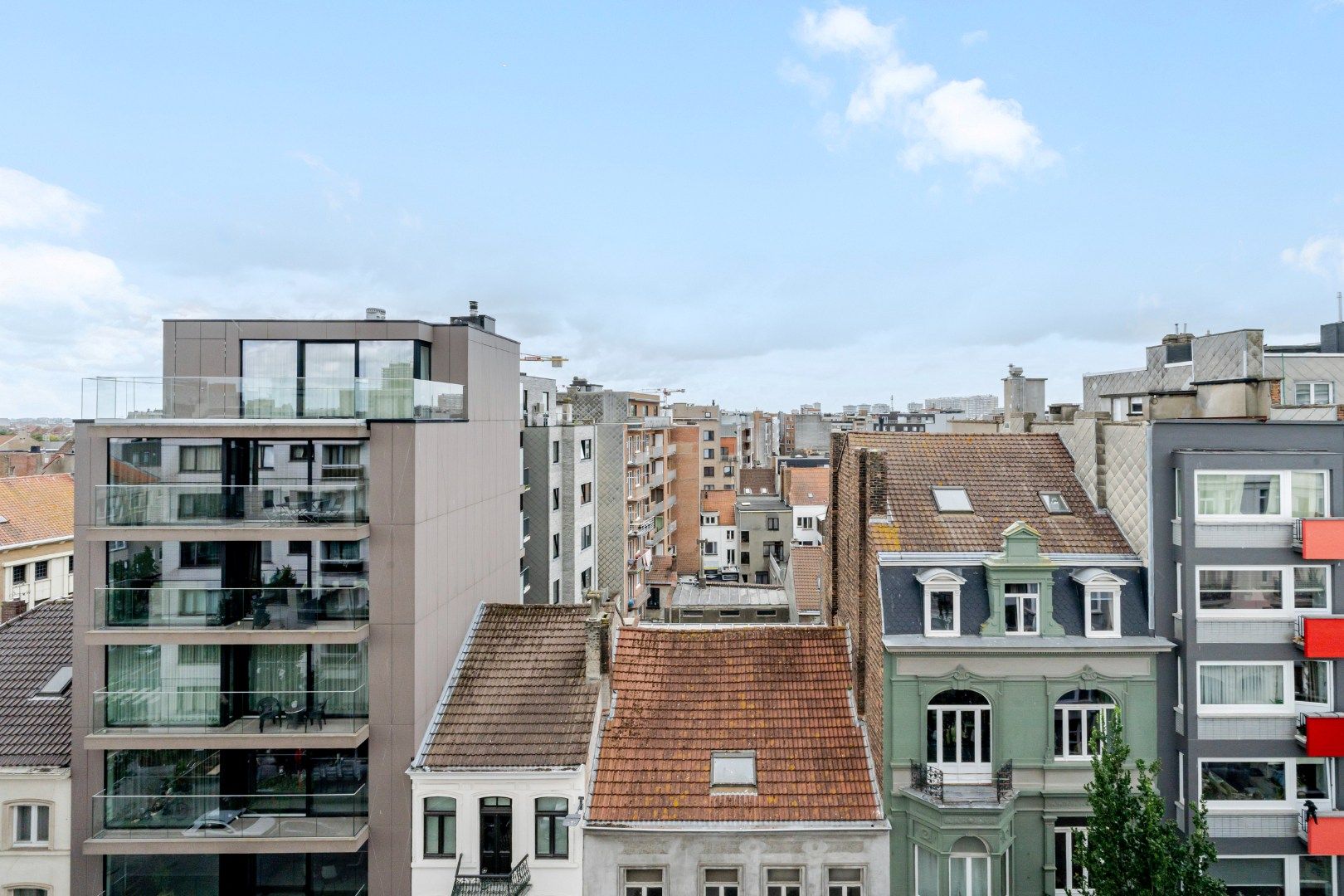 Instapklaar appartement te koop in Oostende met EPC-label B. 93 m², 2 badkamers, terras, streepje zeezicht en onderhoudsvriendelijke vinyl-laminaatvloer. foto 22