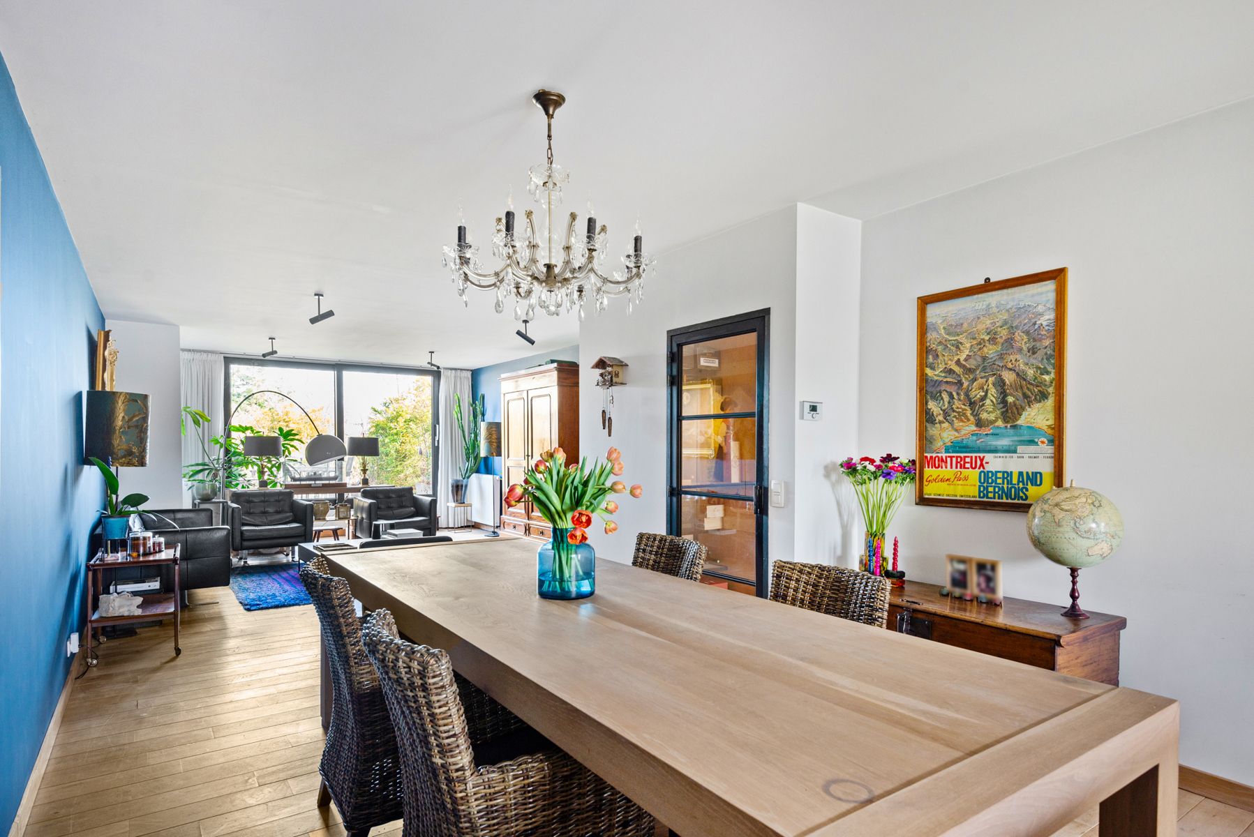 Unieke, energiezuinige triplex te koop in hartje Aartselaar foto {{pictureIndex}}