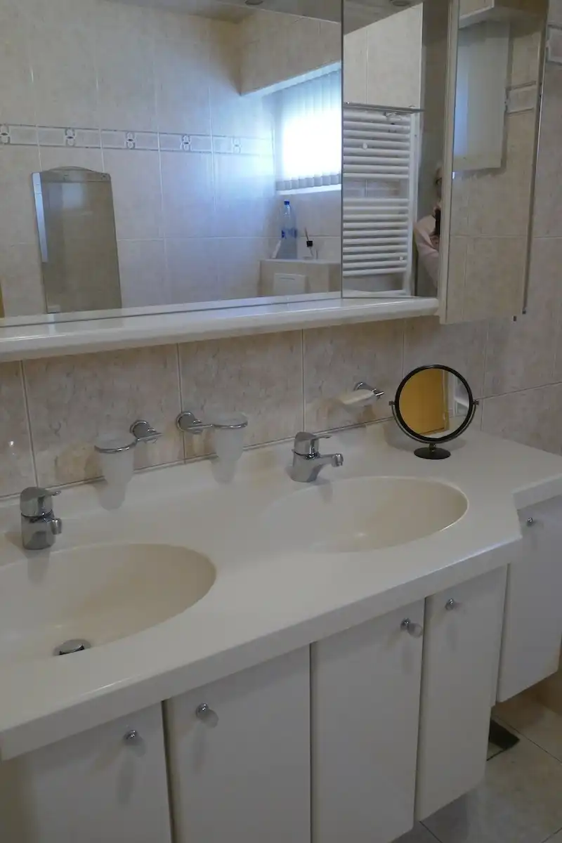 Charmante villa met kangoeroewoning of home office foto 16