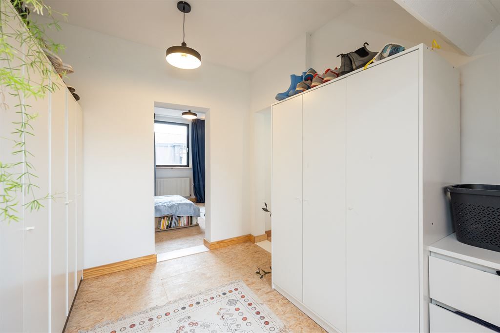 Ruime charmante woning met 5 slaapkamers en 2 badkamers  foto 18