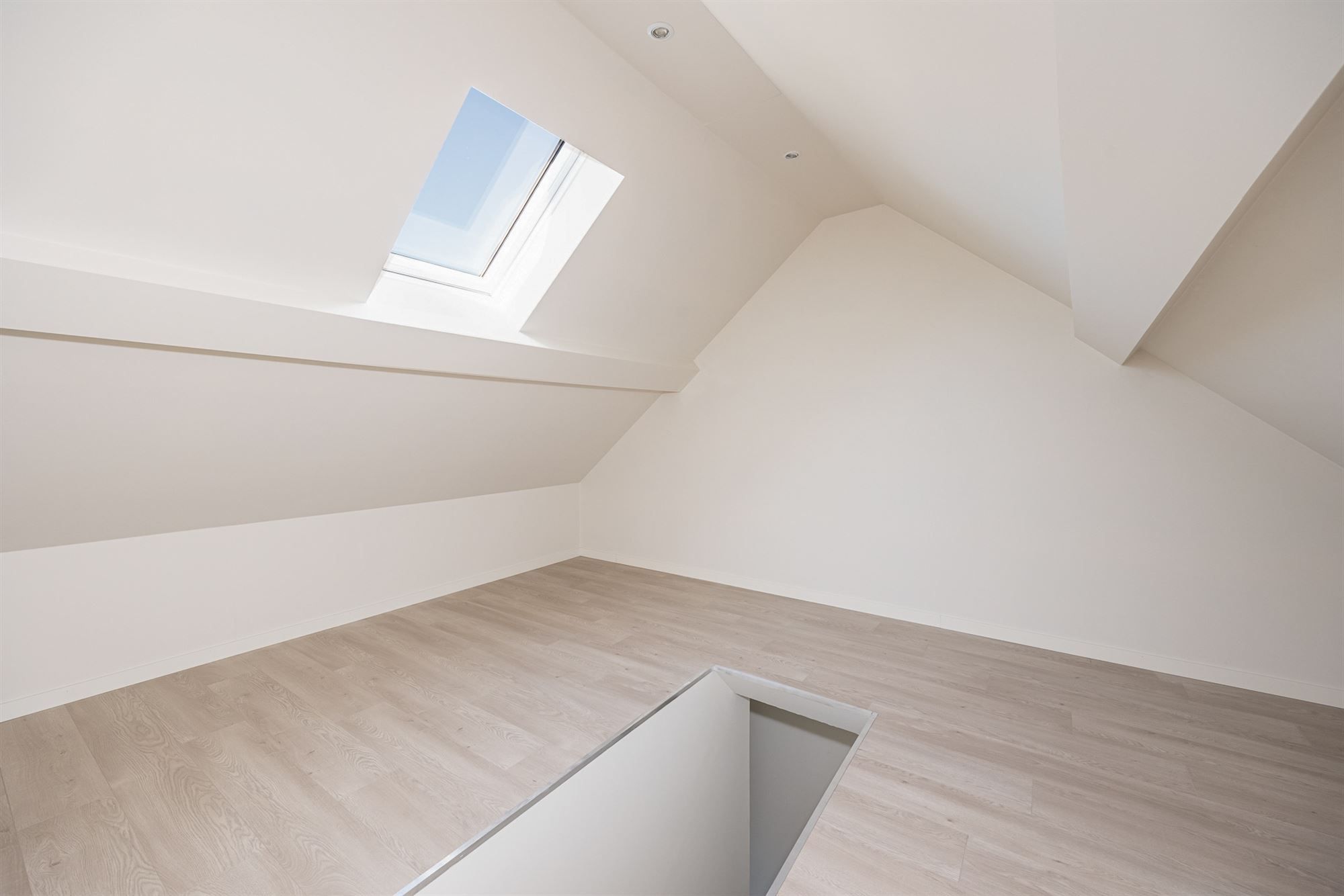 Totaal gerenoveerd huis met tuin en drie slaapkamers foto 13