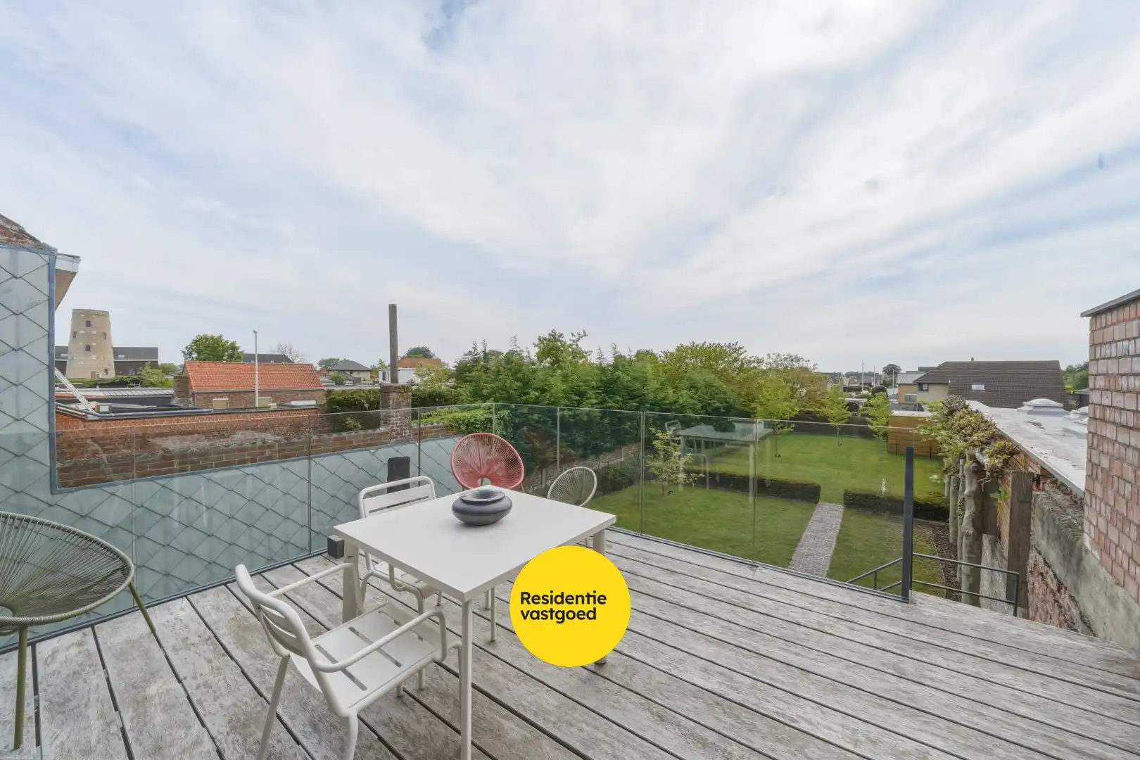 Ruime instapklare woning met zongerichte tuin in hartje Oudenburg foto 12