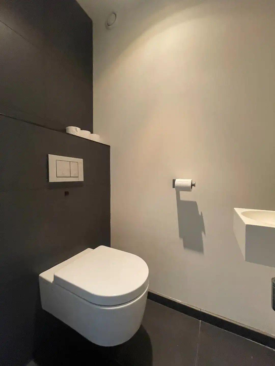 Instapklaar appartement met 2 slaapkamers en 2 terrassen te Roeselare  foto 14