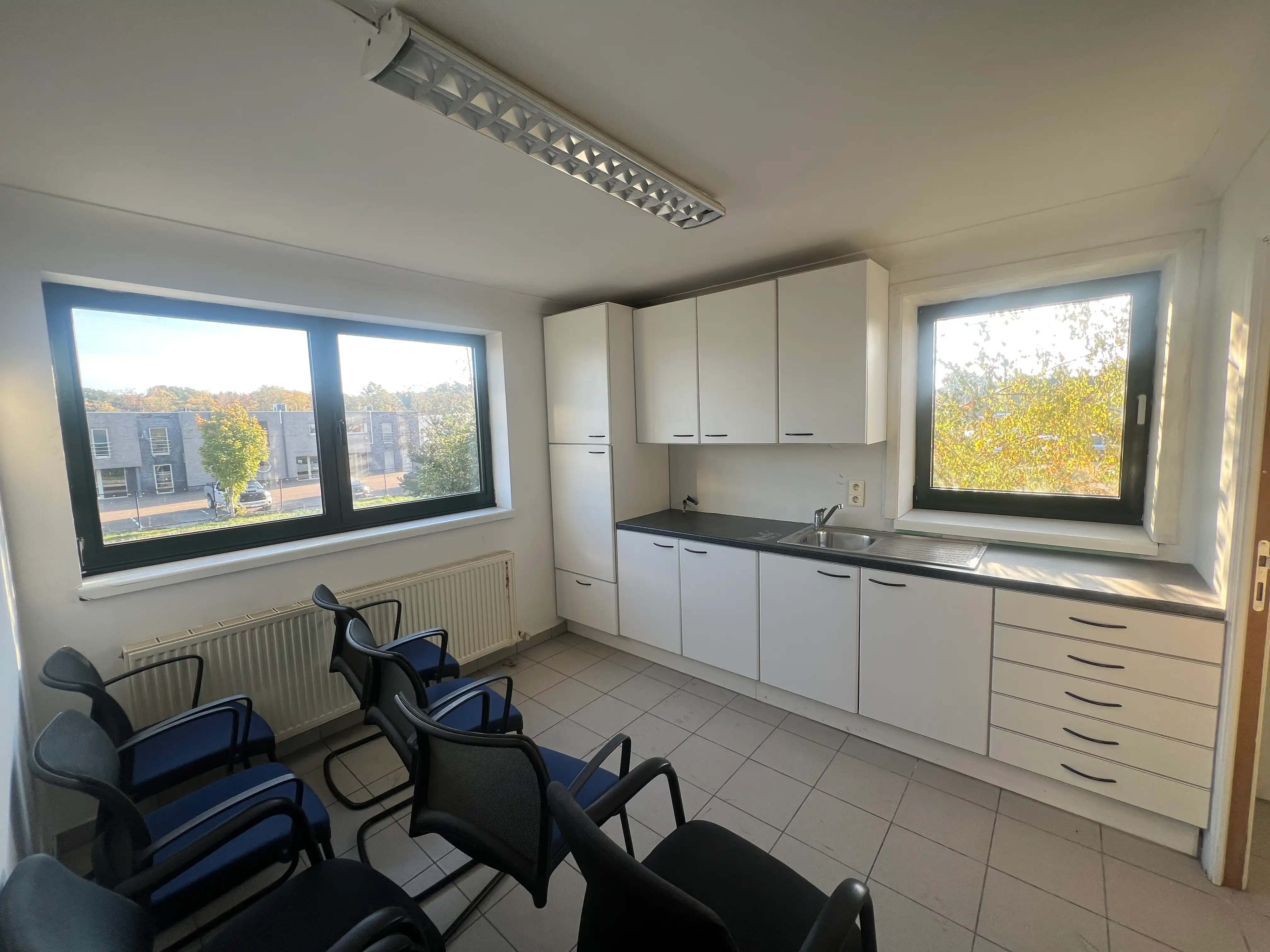 Bedrijfsgebouw te koop in Oudsbergen met buitenopslag foto 13