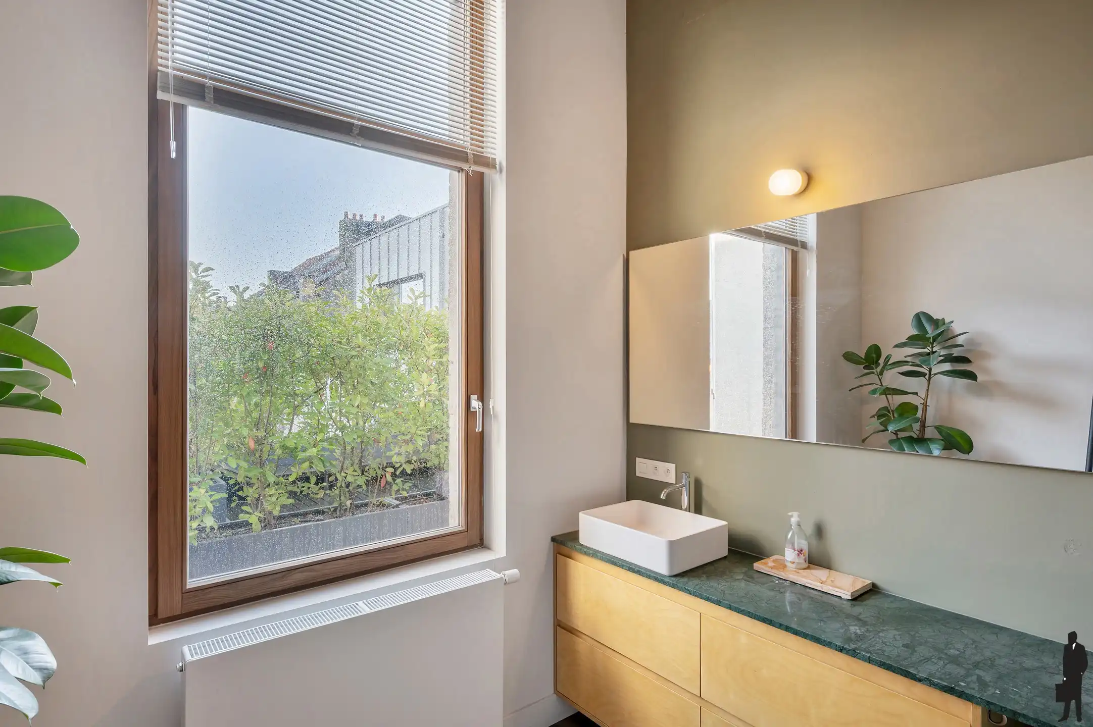 Lichtrijk en instapklaar wonen in hartje Antwerpen foto 14