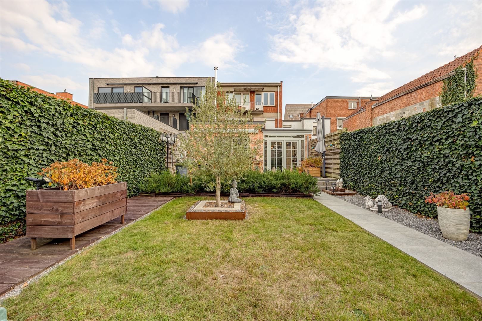Appartement met tuin, atelier en garage! foto {{pictureIndex}}