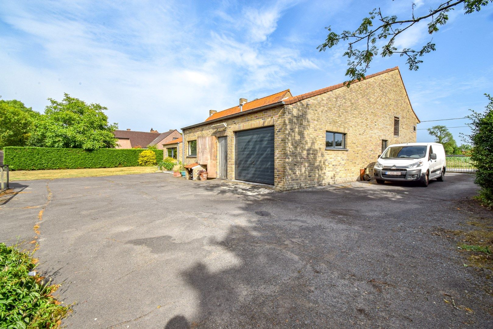 Instapklare woning met ruim handelspand op landelijke ligging te Koekelare foto 23