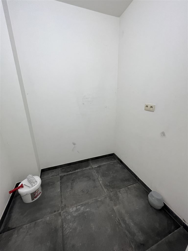 Instapklaar, gelijkvloers appartement met  2  slaapkamers, terras en autostaanplaats. foto 10