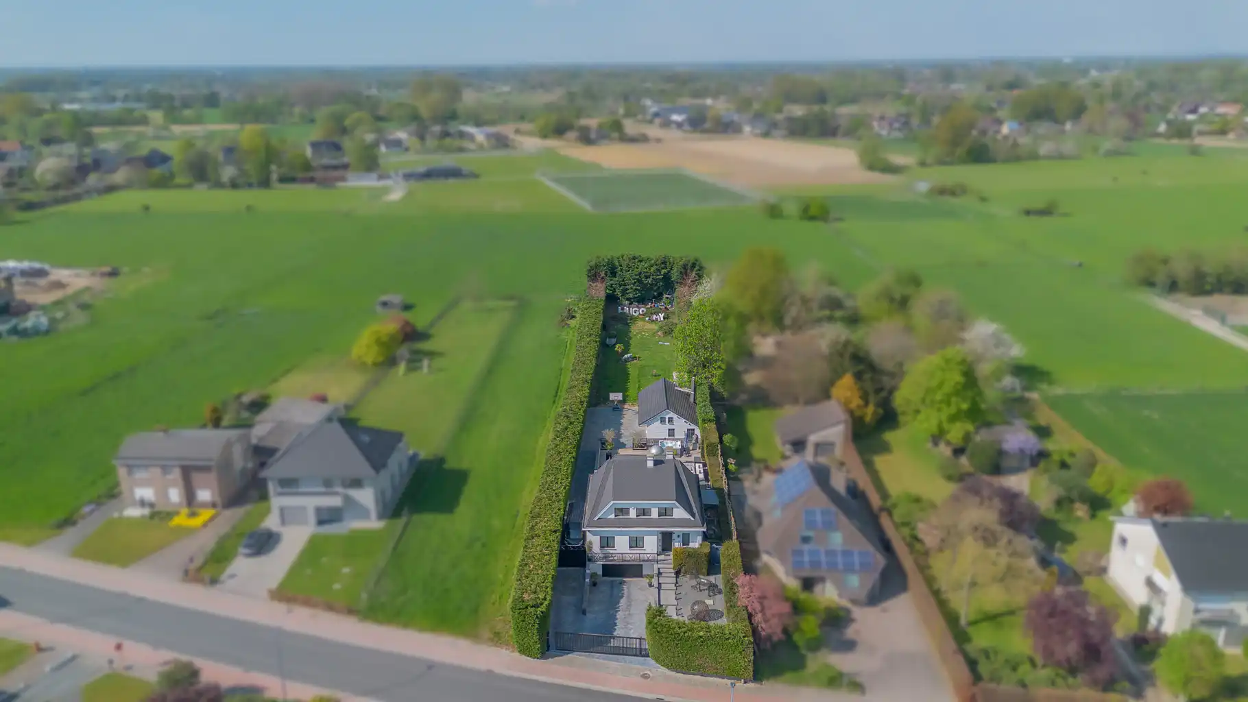 Grote villa op 22a met tuin, garage én bijgebouw foto 26