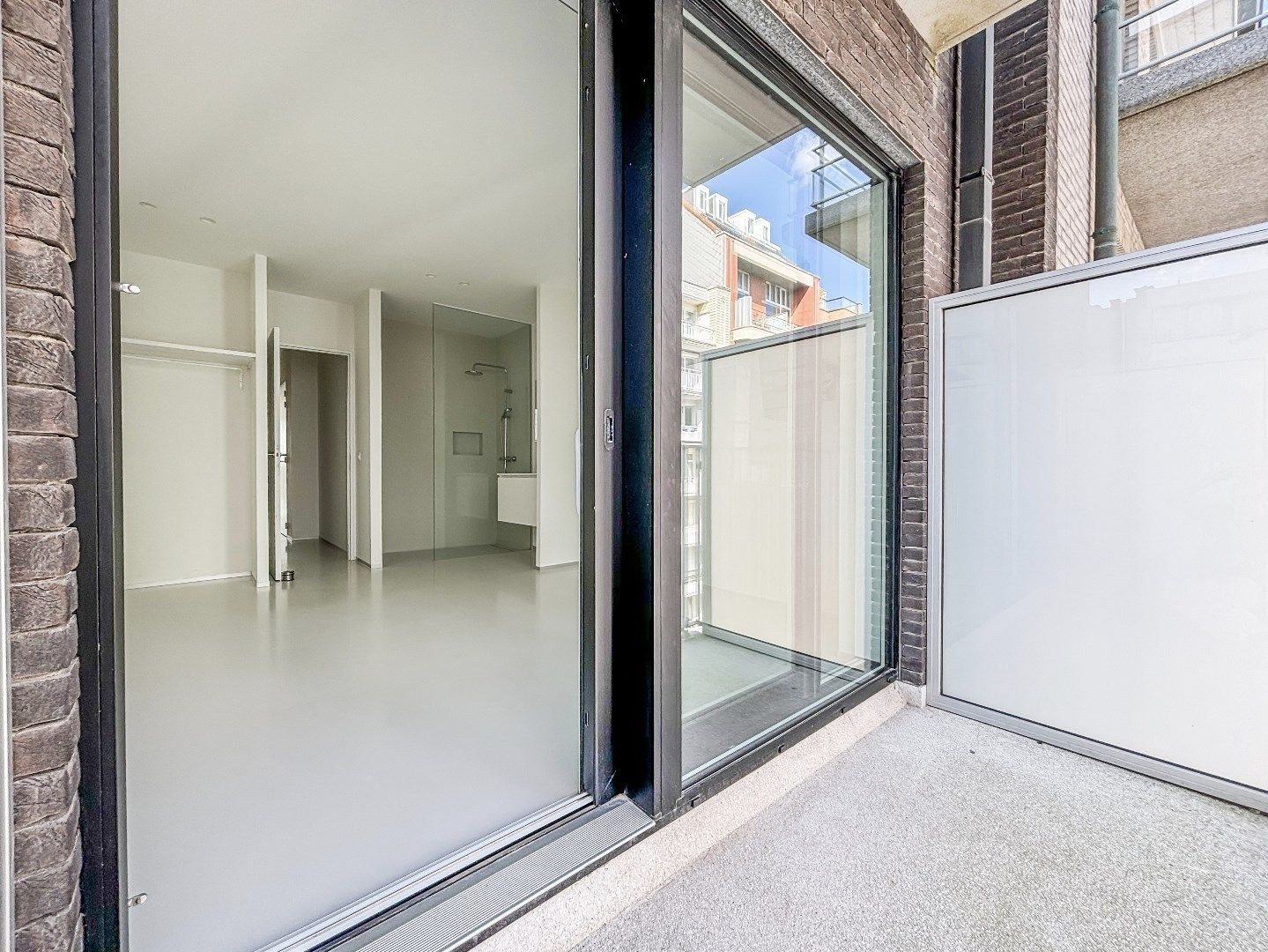 Zeer recent appartement met 1 slaapkamer gelegen op de Kustlaan met prachtig zicht over de villa's van het Zoute. foto 11