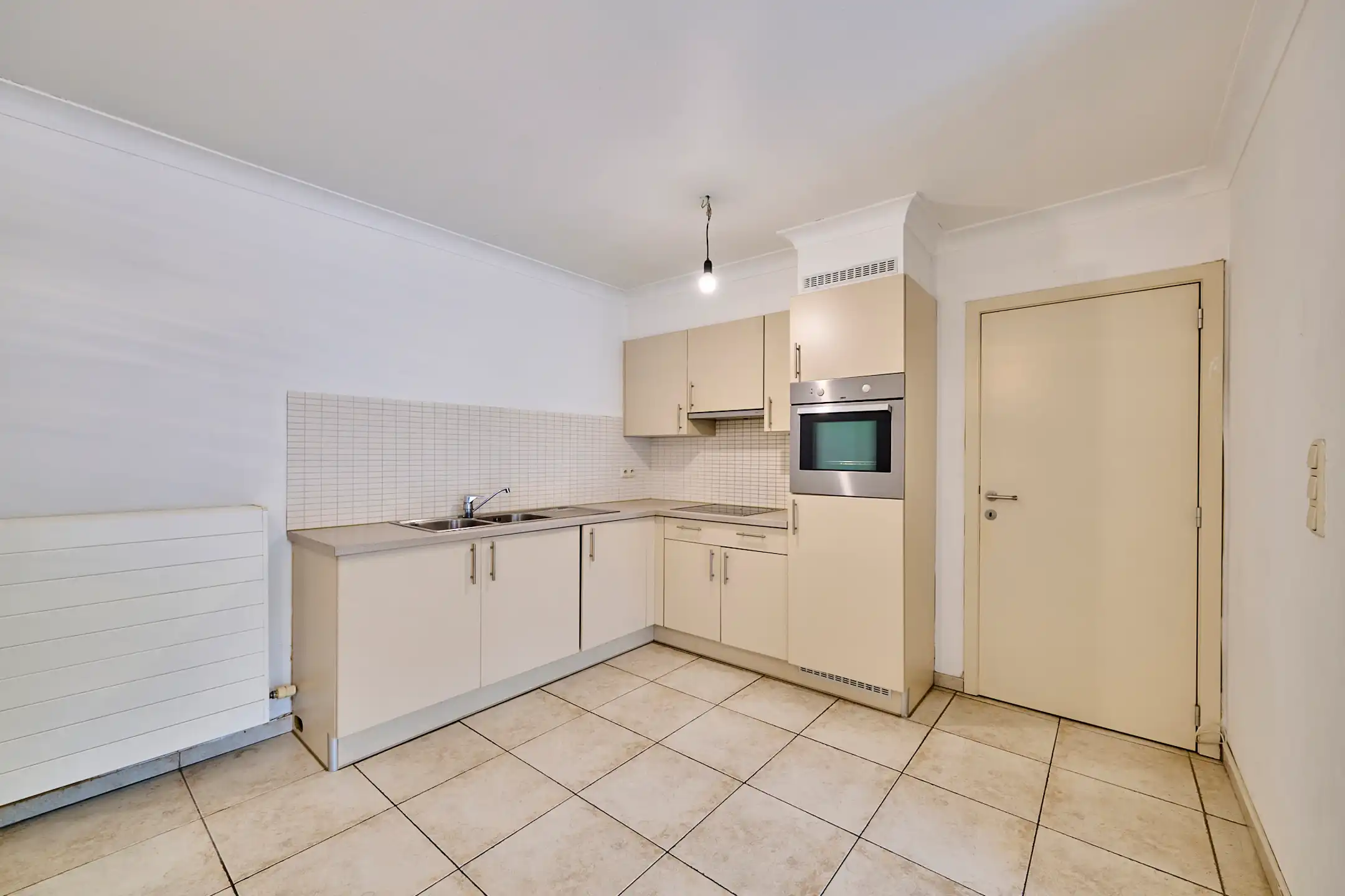 RUIM INSTAPKLAAR APPARTEMENT MET 2 SLAAPKAMERS NABIJ CENTRUM foto 3