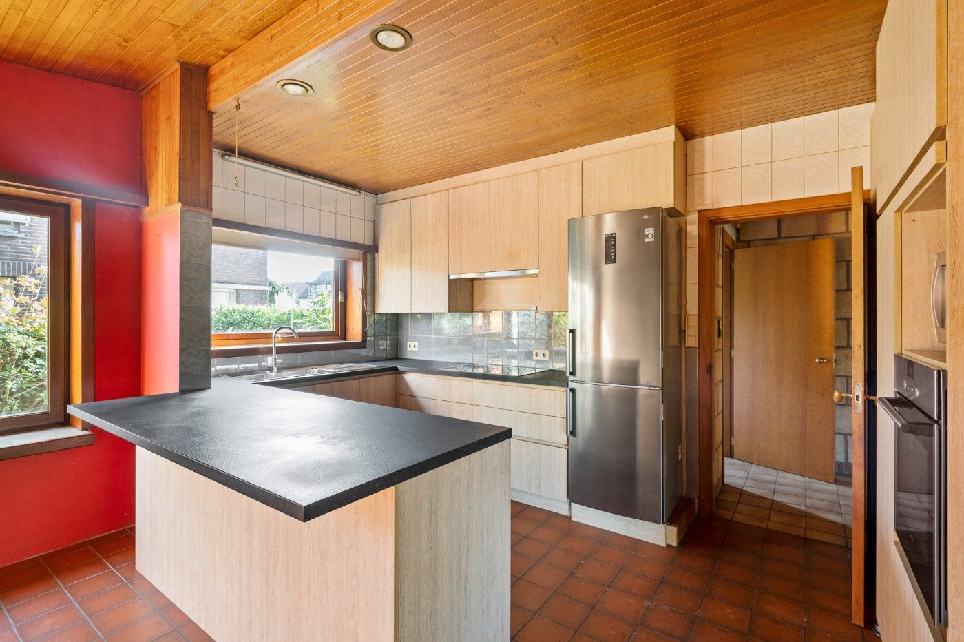 Vrijstaande laagbouwwoning met 2 slpk., tuin en garage foto 7