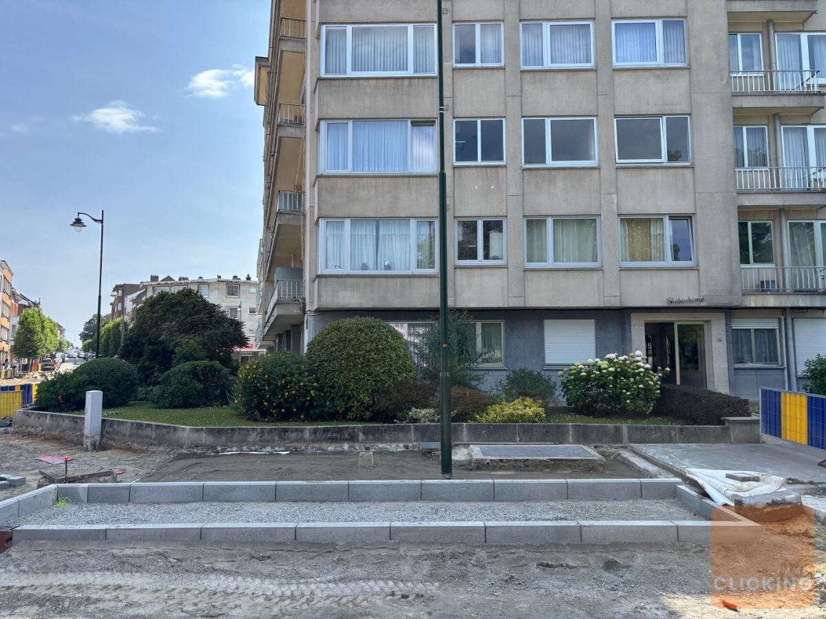 Lichtrijk 2 slaapkamer appartement met terras foto 18