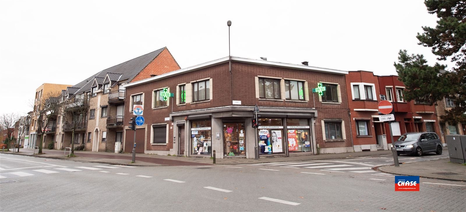 Handelshuis met groot appartement, garage en tuin foto 5