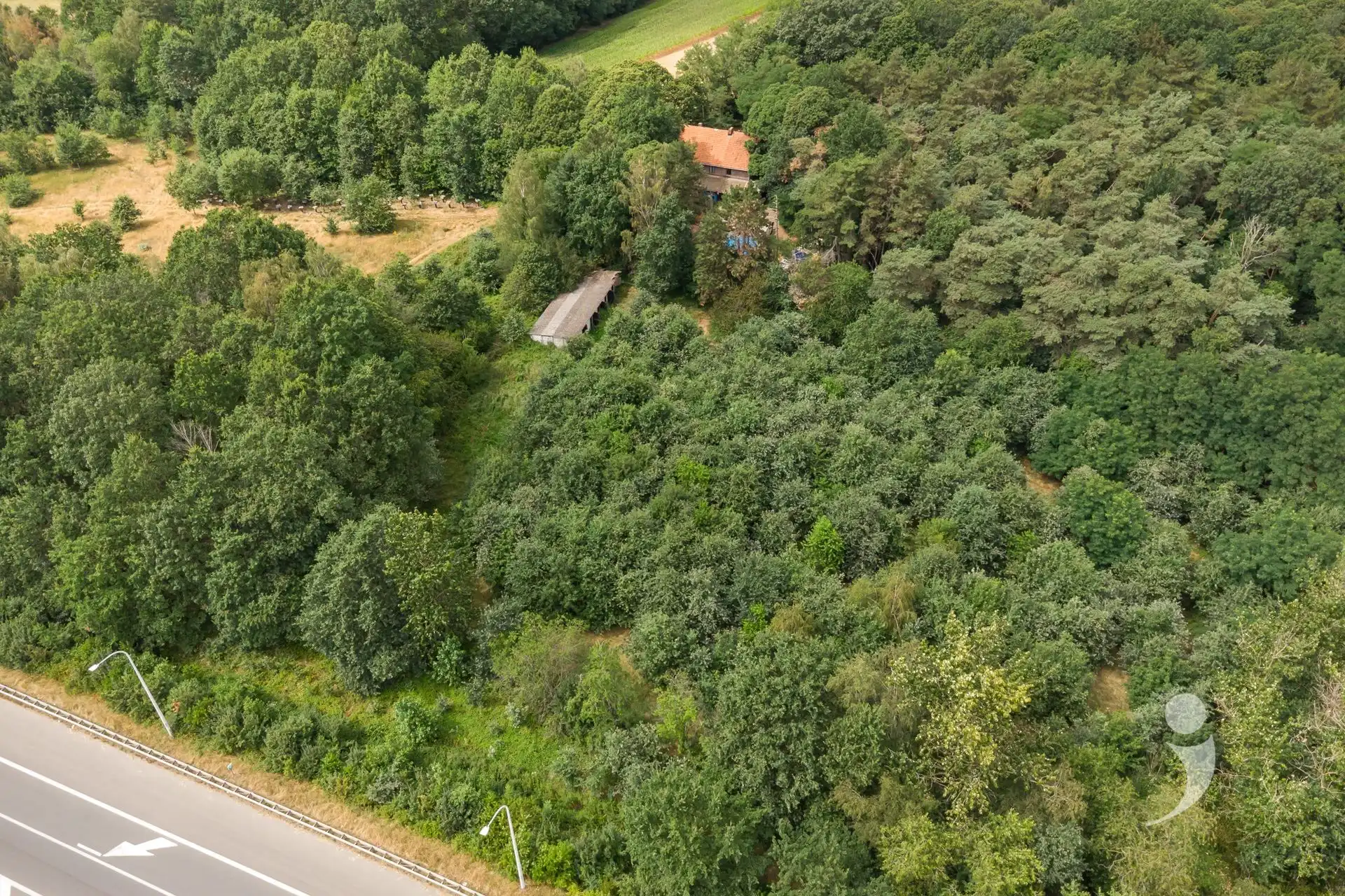 te renoveren woning op een uniek domein  foto 16