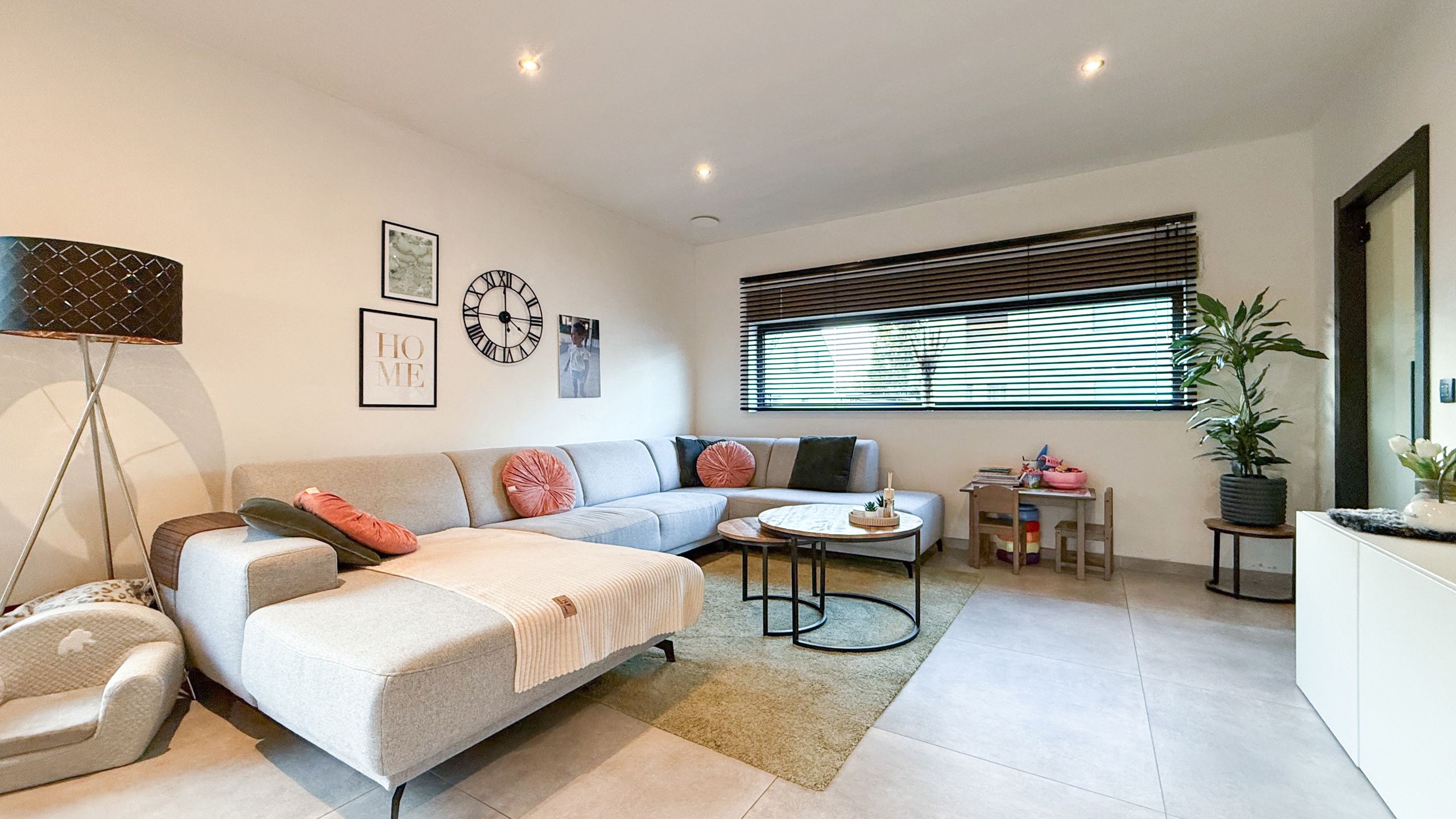 Moderne halfopen bebouwing (3 jaar oud) nabij E313 & E314! foto 2