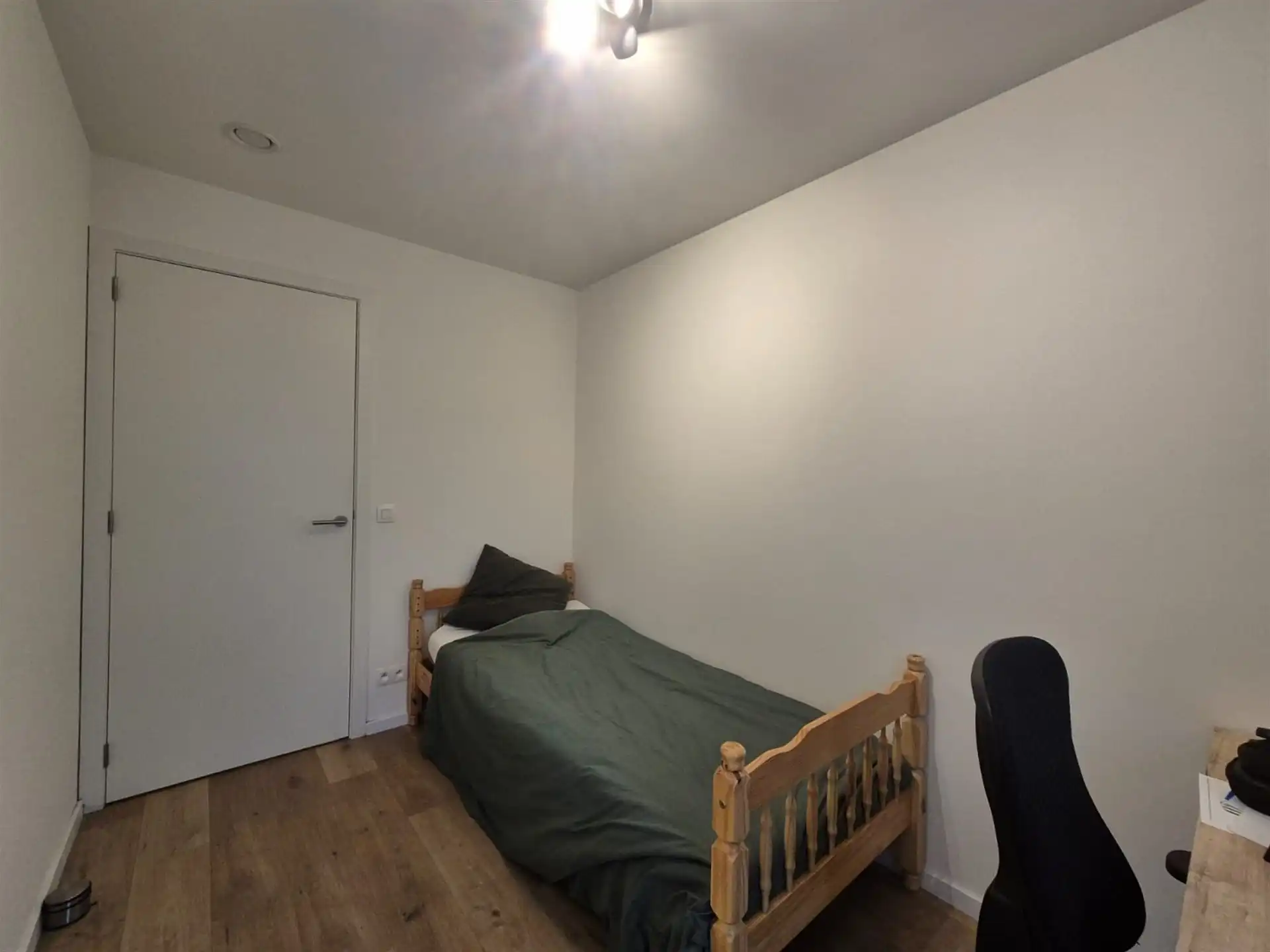 Energiezuinig gelijkvloers appartement met 2 slaapkamers en tuin. foto 21