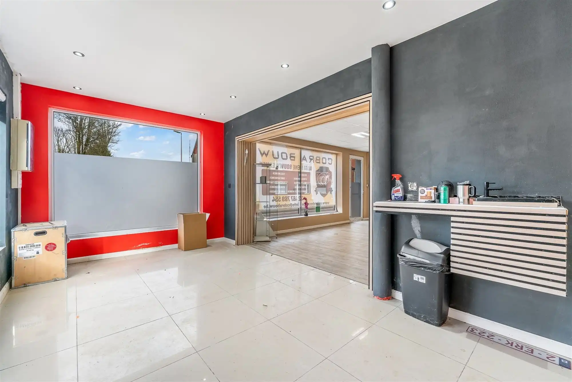 HANDELSHUIS MET RUIM HANDELSPAND EN 2 WOONENTITEITEN OP PERCEEL VAN 9A68CA TE KOERSEL foto 9