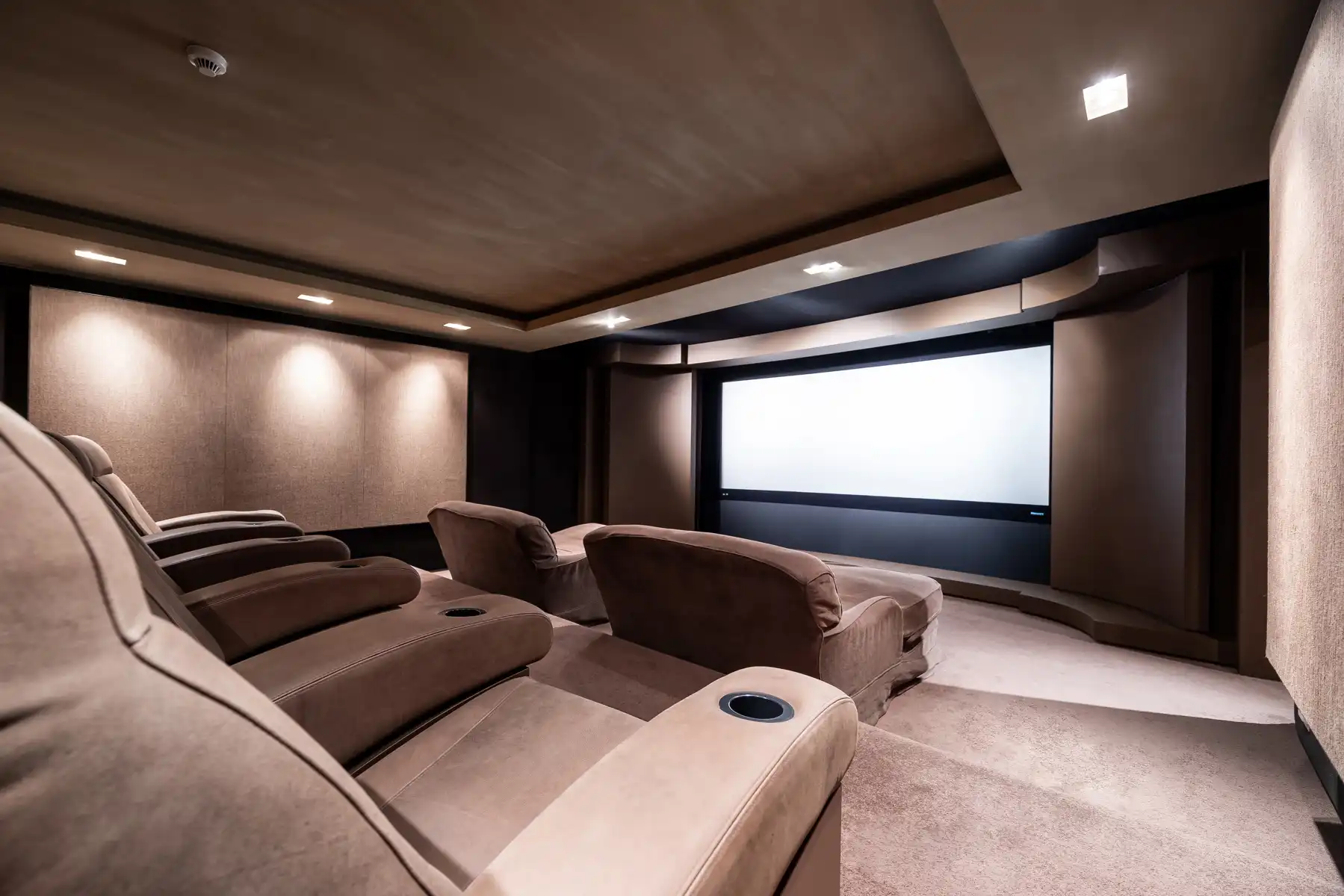 Schitterend domein van 7,7 ha met prachtige villa, zwembad, guesthouse, ruime schuur en uitgebreide paardenfaciliteiten. foto 25