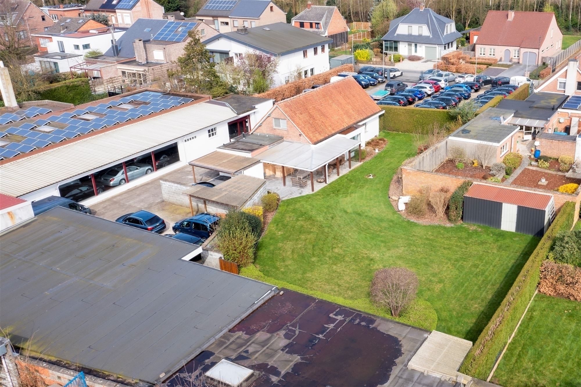 Woning met magazijn (649m²) op 2.749m² in Wommelgem foto 2