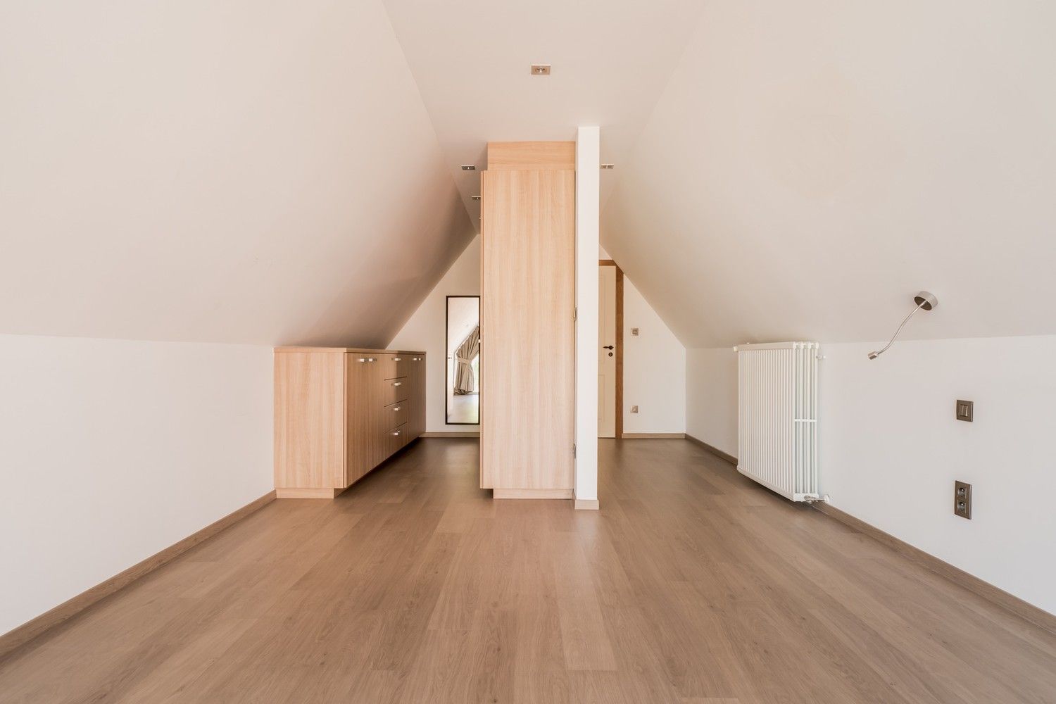 Landelijke woning met ruime opslagplaats op volwassen stuk grond foto 20