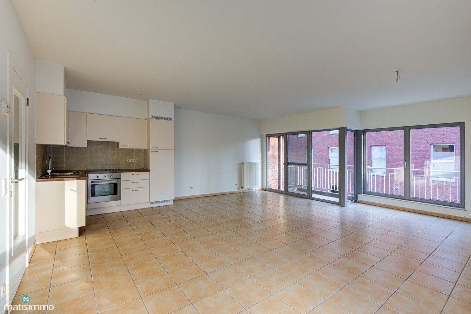 INSTAPKLAAR EN ENERGIEZUINIG APPARTEMENT MET PARKEERPLAATS AAN DE RAND VAN CENTRUM TONGEREN foto 4