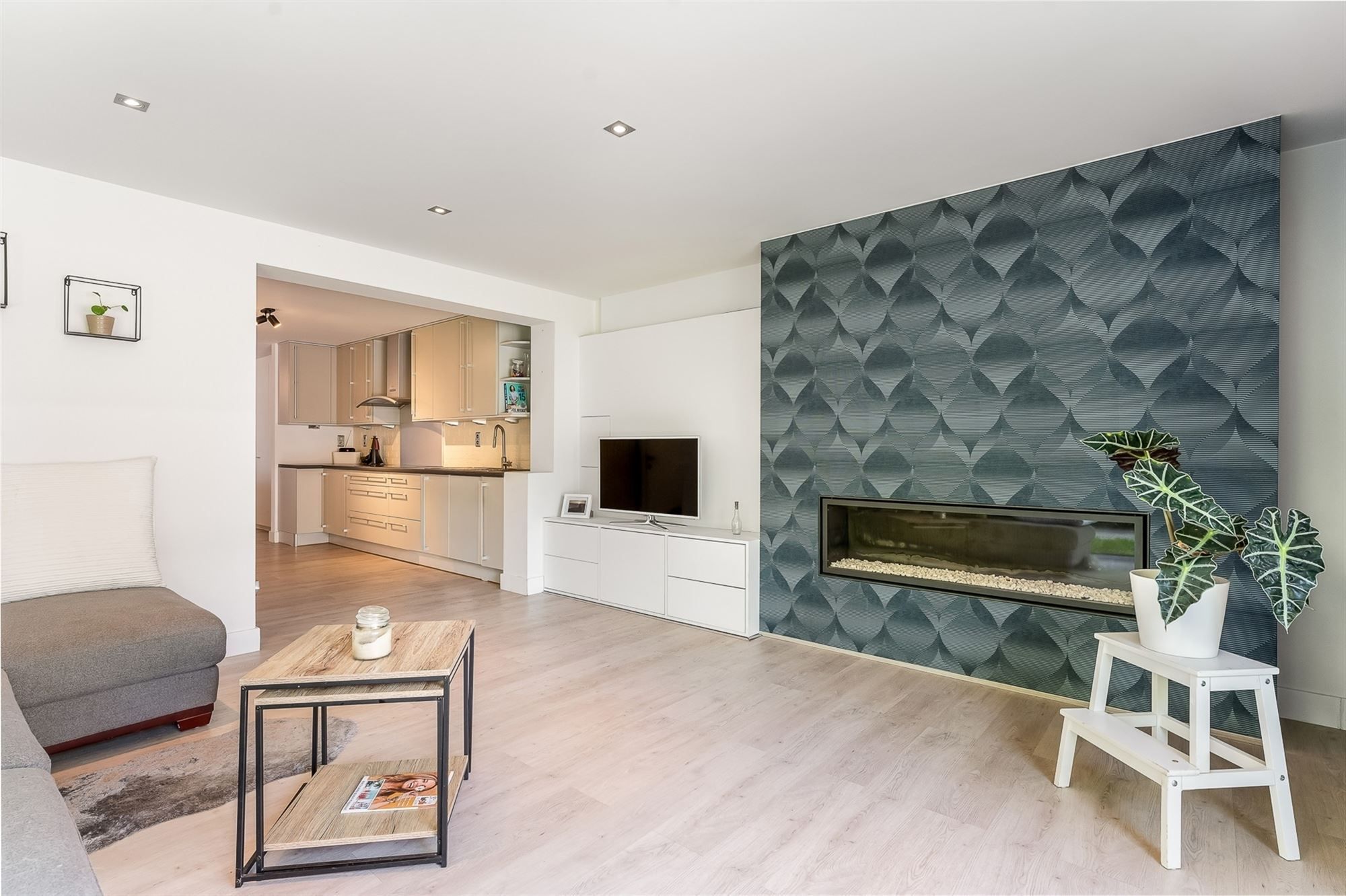 ZEER GOED GELEGEN, RUIME WONING  MET PRAKTIJKRUIMTE EN MOGELIJKHEID TOT 4 SLAAPKAMERS TE ZONHOVEN foto 4