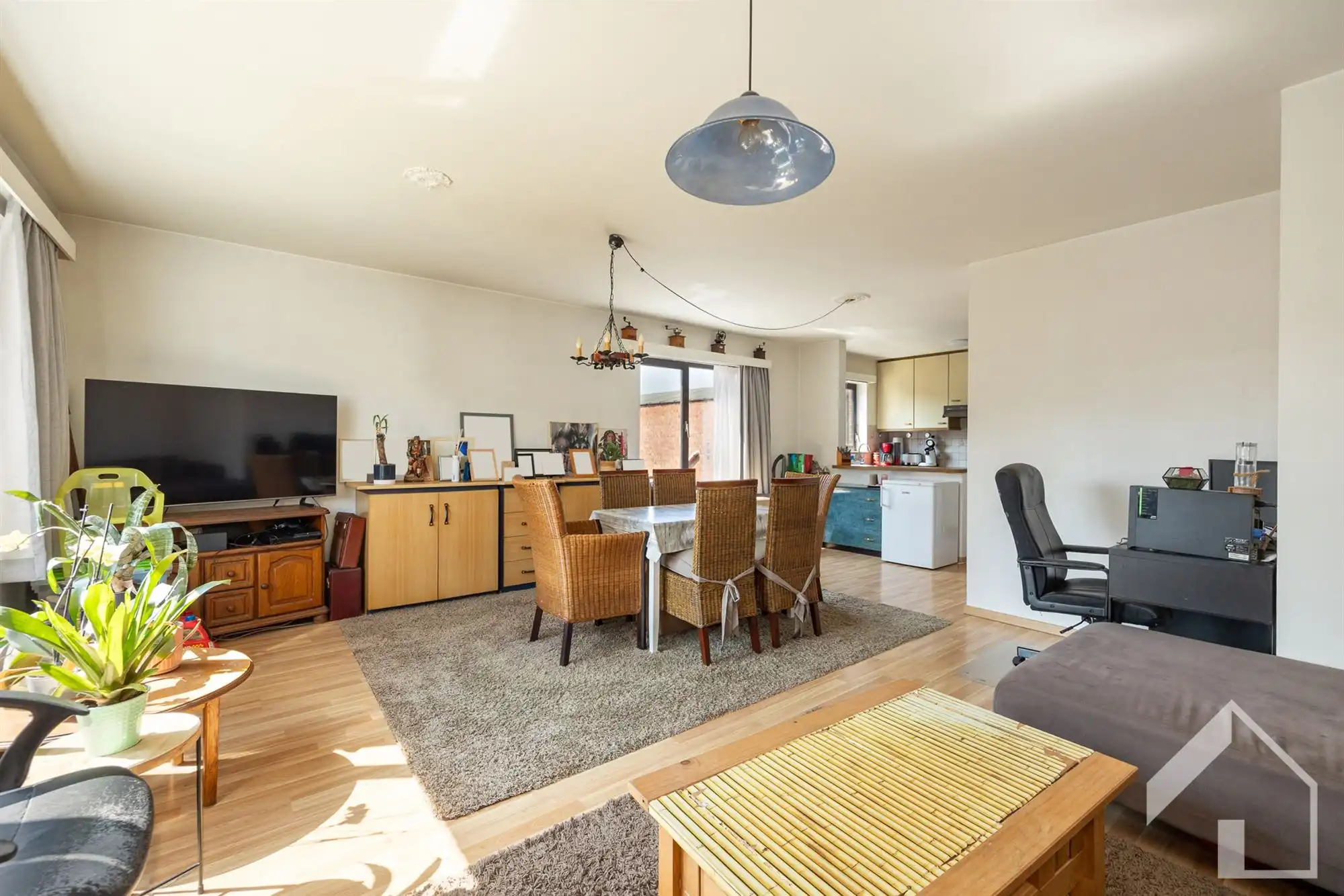 Ruim appartement op de 1e verdieping met garagebox foto 3