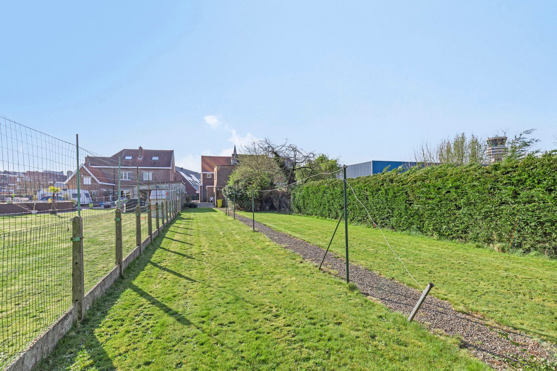 Gezinswoning met 4 slaapkamers, 2 badkamers, garage en tuin foto 21