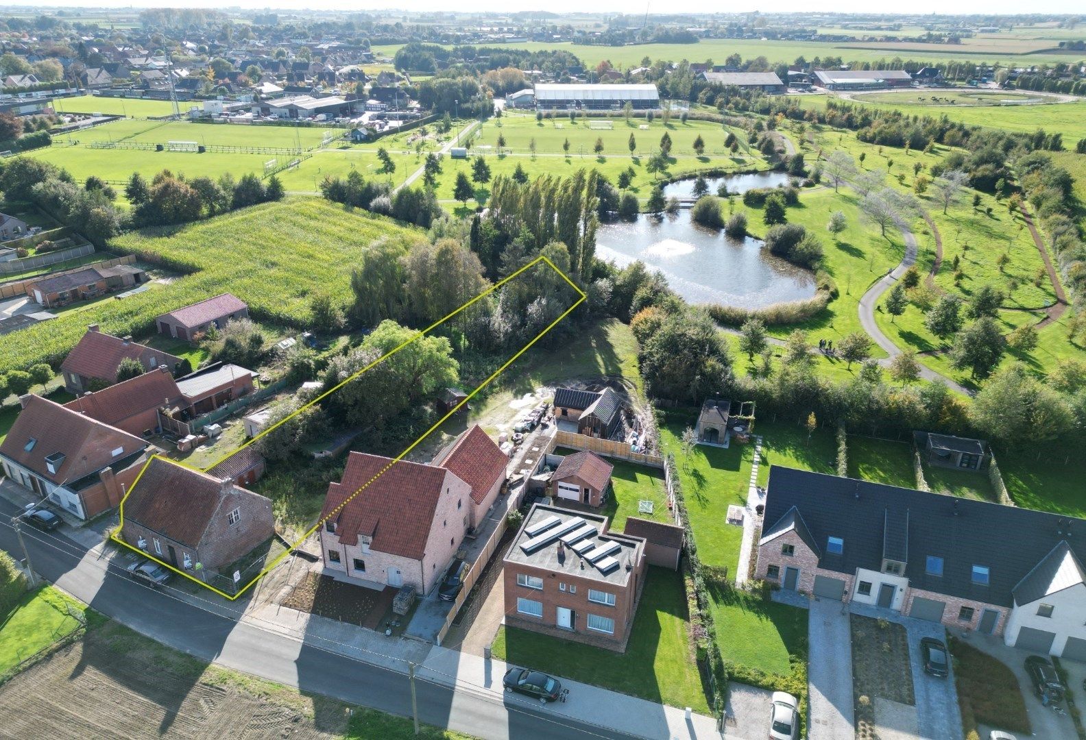 Prachtige ligging voor het bouwen van een nieuwbouwwoning op 1.353 m2 foto 2