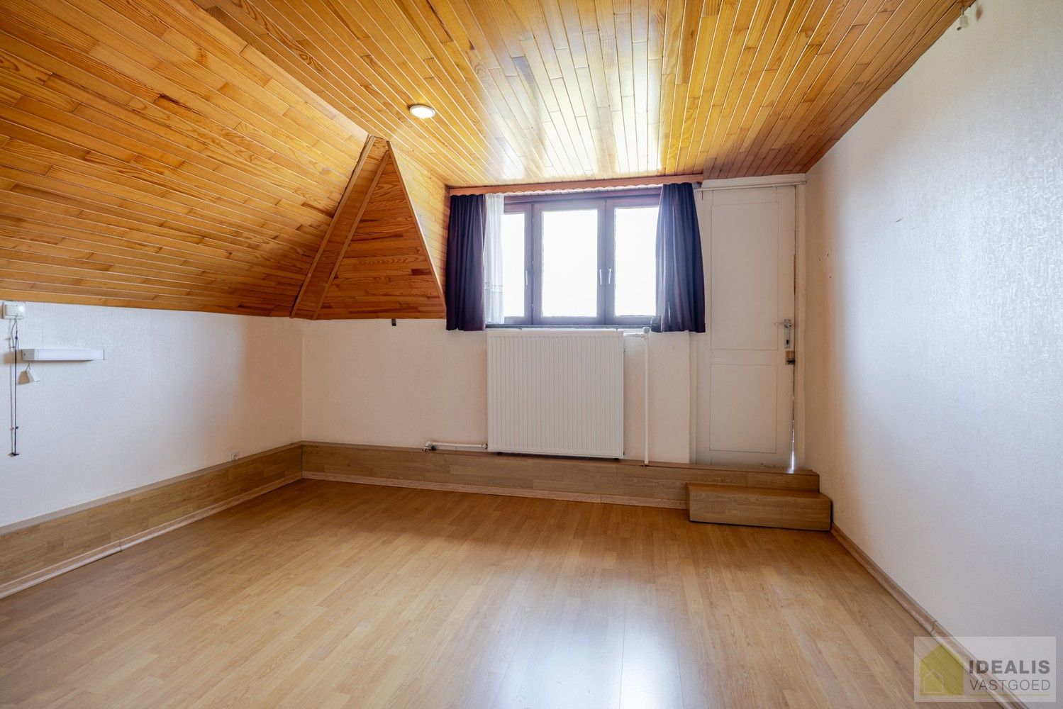 CHARMANTE EN TE RENOVEREN EENGEZINSWONING MET 4 SLAAPKAMERS OP EEN KNAP PERCEEL EN GEGEERDE LOCATIE !! foto 11