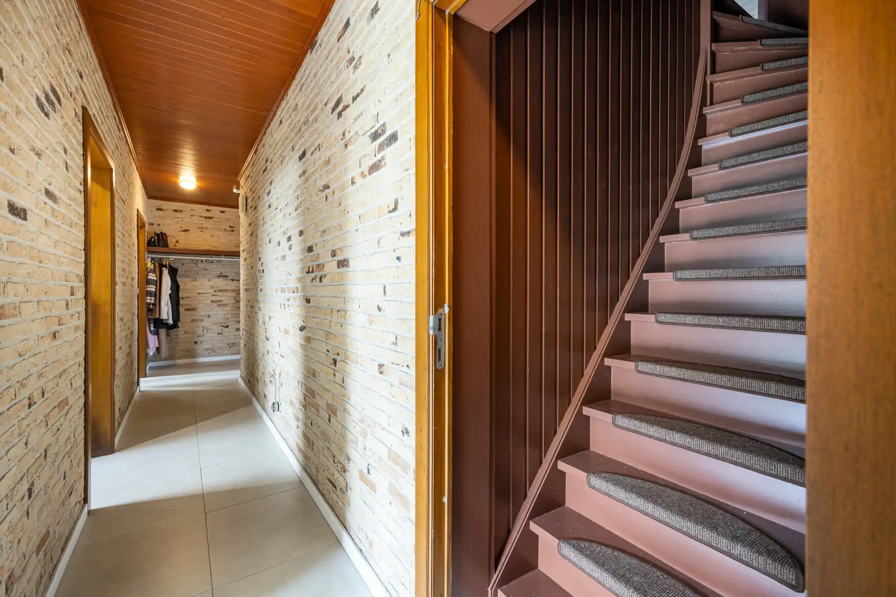 Verrassend ruime woning met 6 slaapkamers en 2 badkamers foto 17