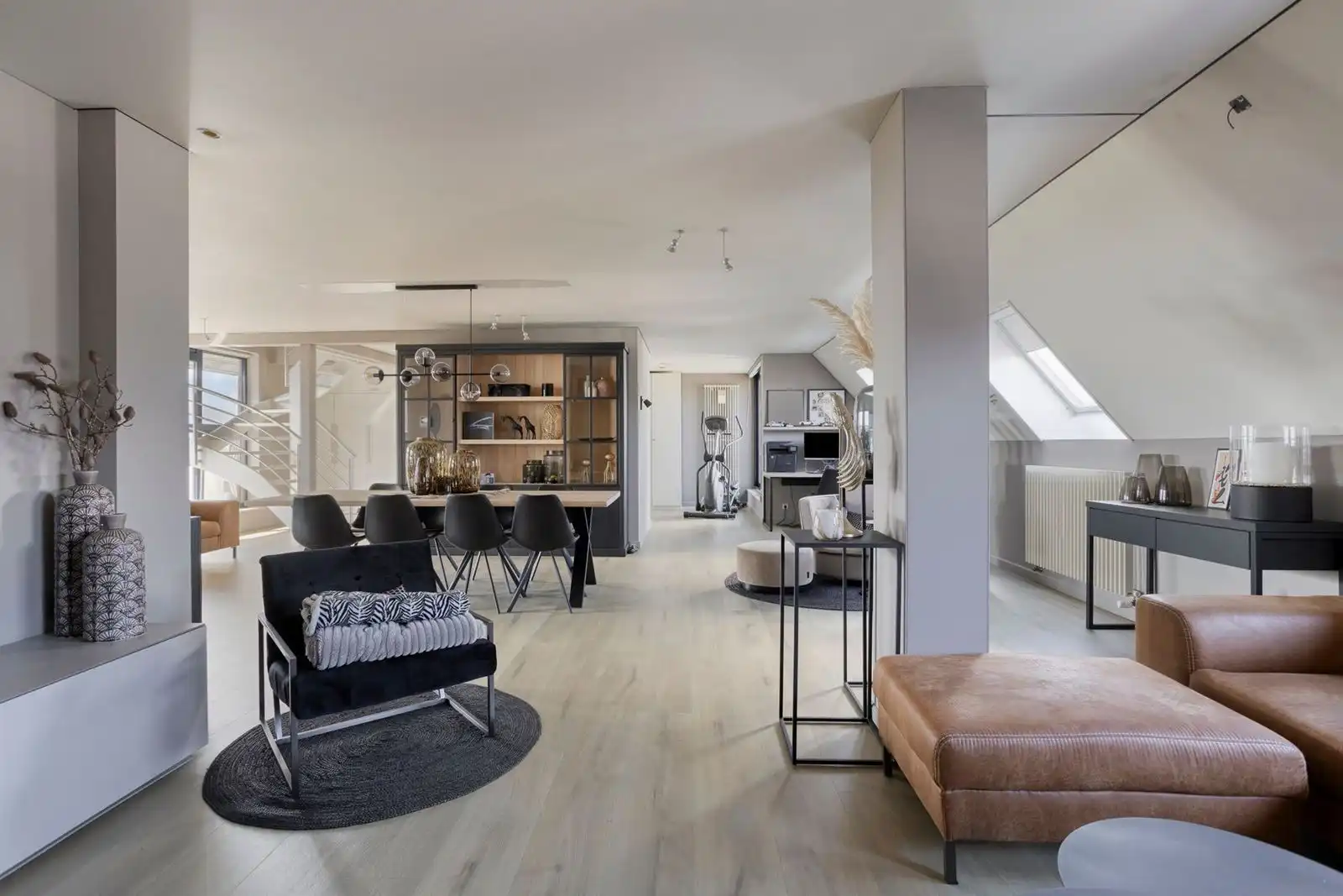 Lichtrijke duplex appartement met 3 slaapkamers foto 5